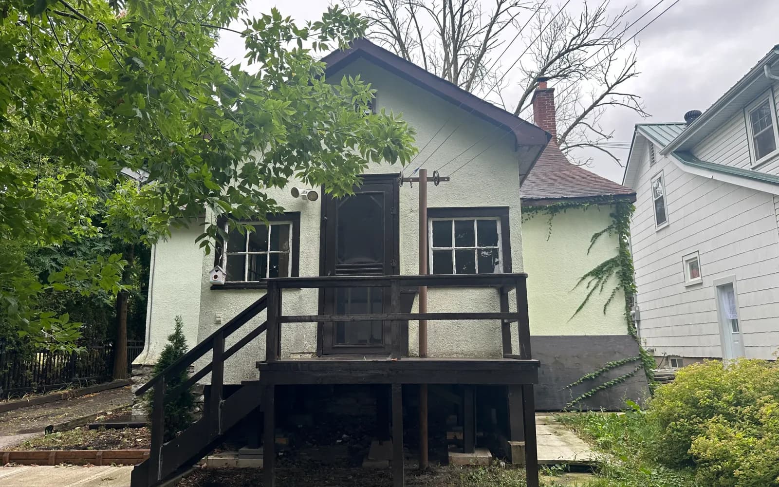 Older clapboard cottage near the Lake Erie shore being sold as-is in Fort Erie, Ontario