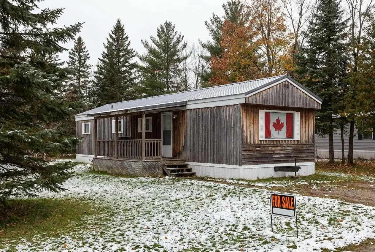 sell your mobile home or trailer in ontario fast for cash - older trailer with a for sale sign